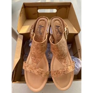 Avanti Zest Wedge Sandals Womens 9 Cork Gold Excellent Vegan Low Heel T-Strap 2"